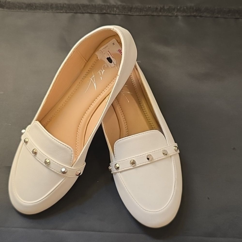 BRAND NEW MARI A STUDDED ROUND TOE SLIP ON  BALLET FLATS
